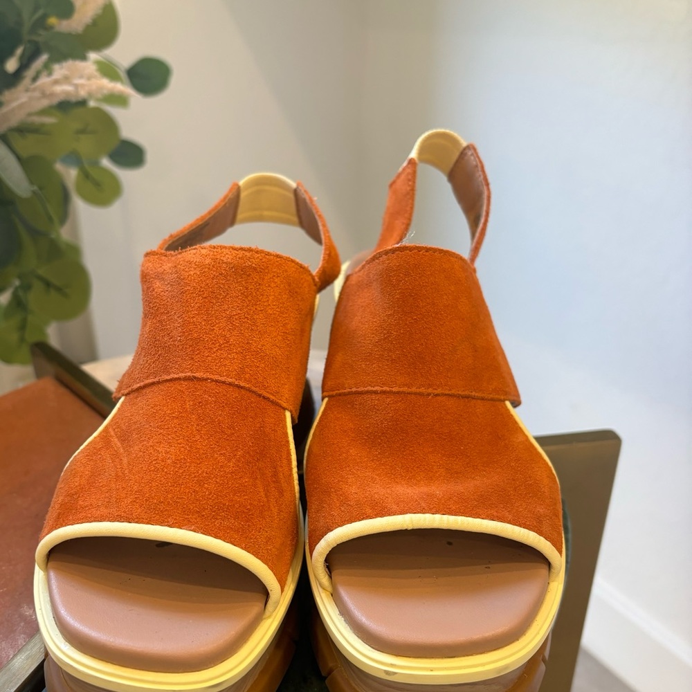 Sorel - Picture 3 of 12